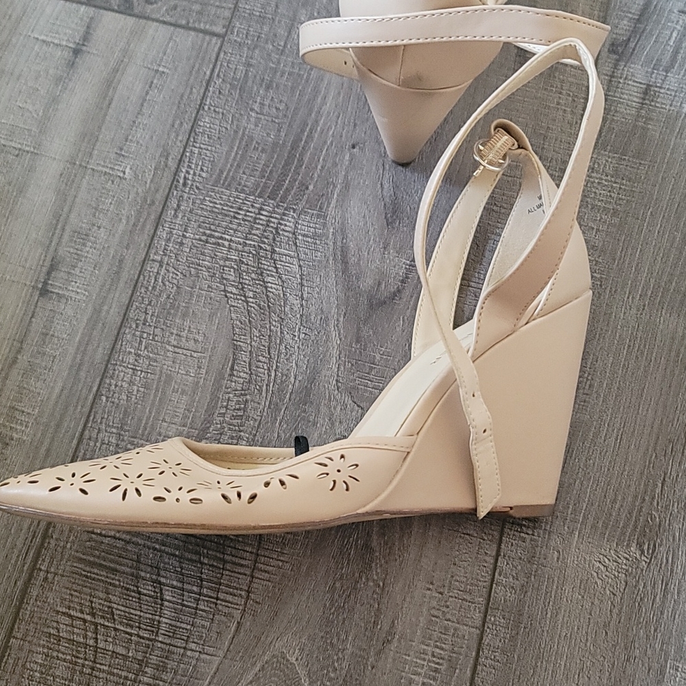 Heels - Picture 3 of 3